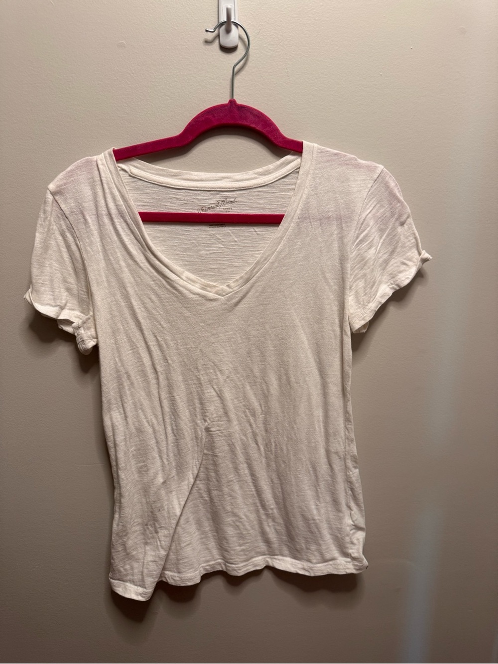Universal Thread Women's V-Neck Short Sleeve Tee